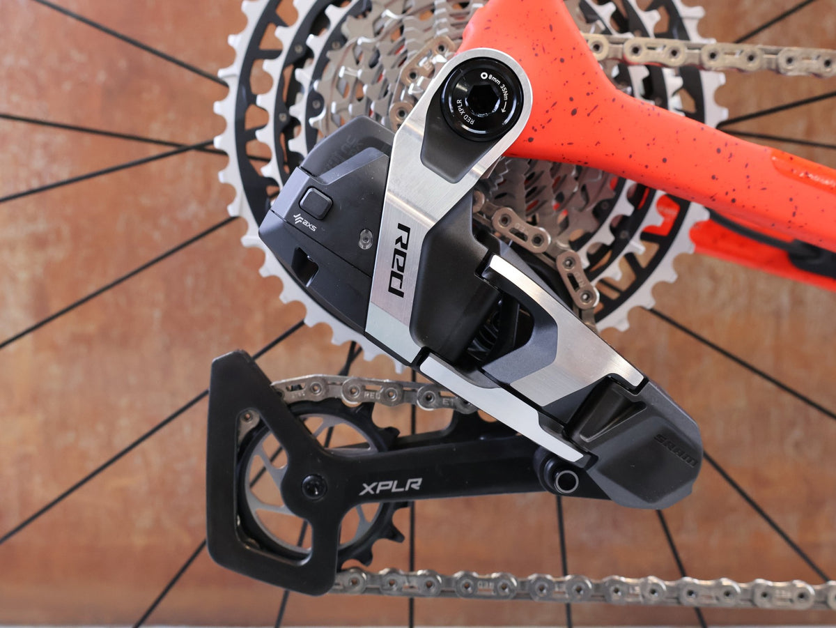 Gravel/Cyclocross von Trek, TREK CHECKMATE SLR 9 AXS / SEDONA RED / XL vor USEDBIKES-OB.DE Hintergrund