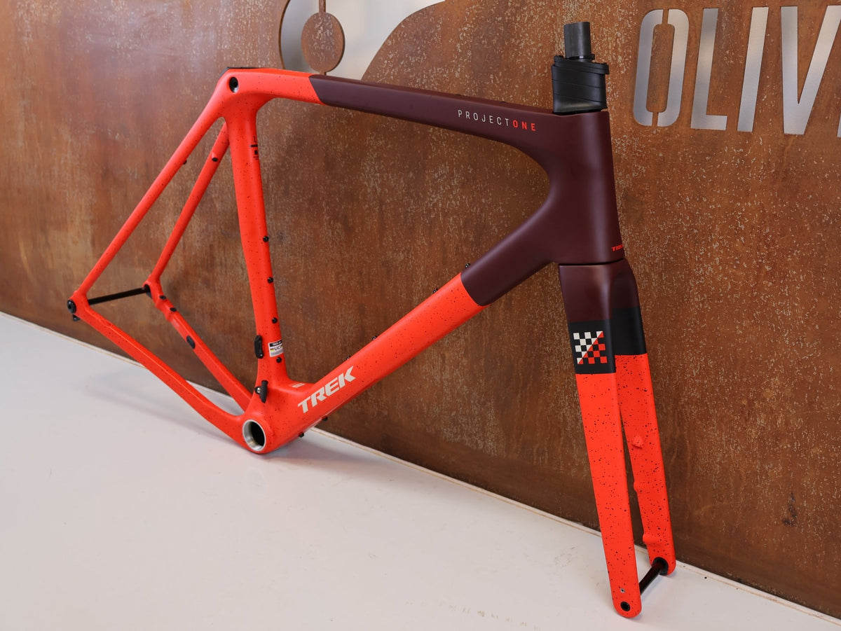 Gravel-/Cyclocrossrahmen von Trek, TREK CHECKMATE SLR CARBON GRAVEL RAHMENSET / L / UDH vor USEDBIKES-OB.DE Hintergrund