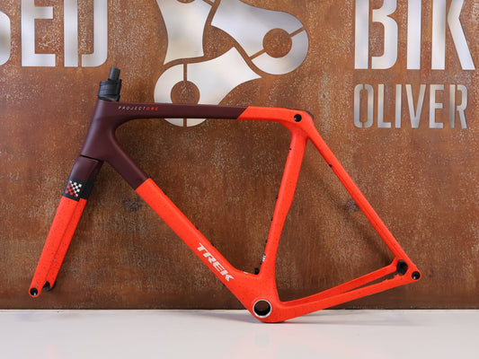 Gravel-/Cyclocrossrahmen von Trek, TREK CHECKMATE SLR CARBON GRAVEL RAHMENSET / L / UDH vor USEDBIKES-OB.DE Hintergrund