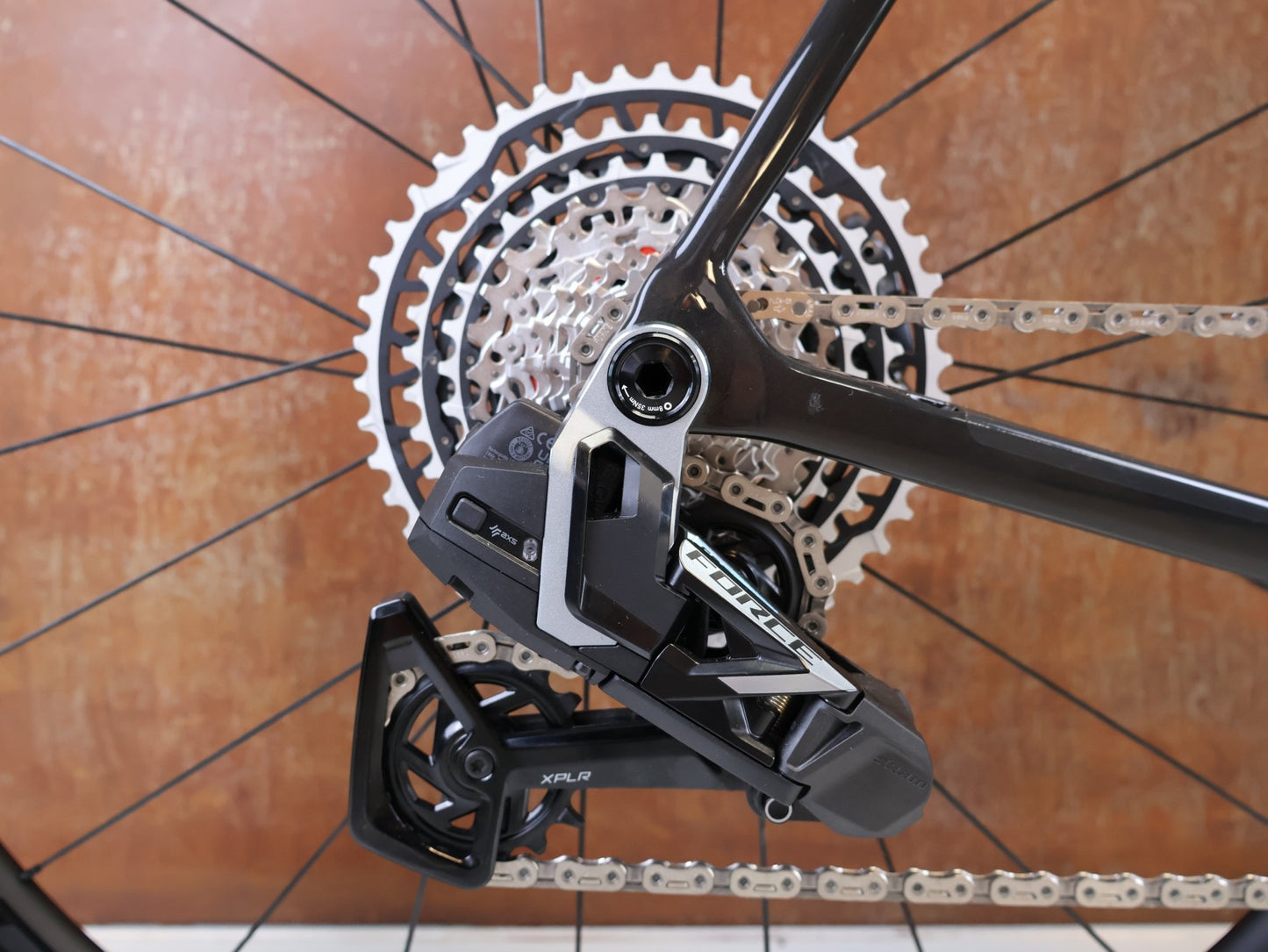 Gravel/Cyclocross von Trek, TREK CHECKMATE SLR PROJECT ONE GRAVEL AXS / L vor USEDBIKES-OB.DE Hintergrund