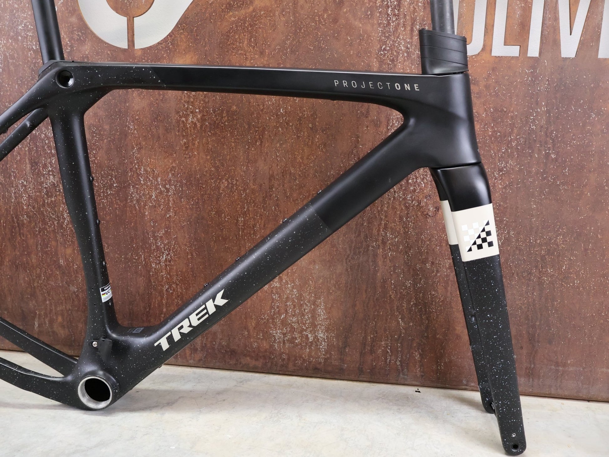 Gravel - /Cyclocrossrahmen von Trek, TREK CHECKMATE SLR RAHMENSET / M vor USEDBIKES - OB.DE Hintergrund