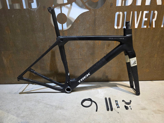Gravel - /Cyclocrossrahmen von Trek, TREK CHECKMATE SLR RAHMENSET / M vor USEDBIKES - OB.DE Hintergrund