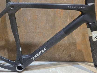 Gravel - /Cyclocrossrahmen von Trek, TREK CHECKMATE SLR RAHMENSET / M vor USEDBIKES - OB.DE Hintergrund