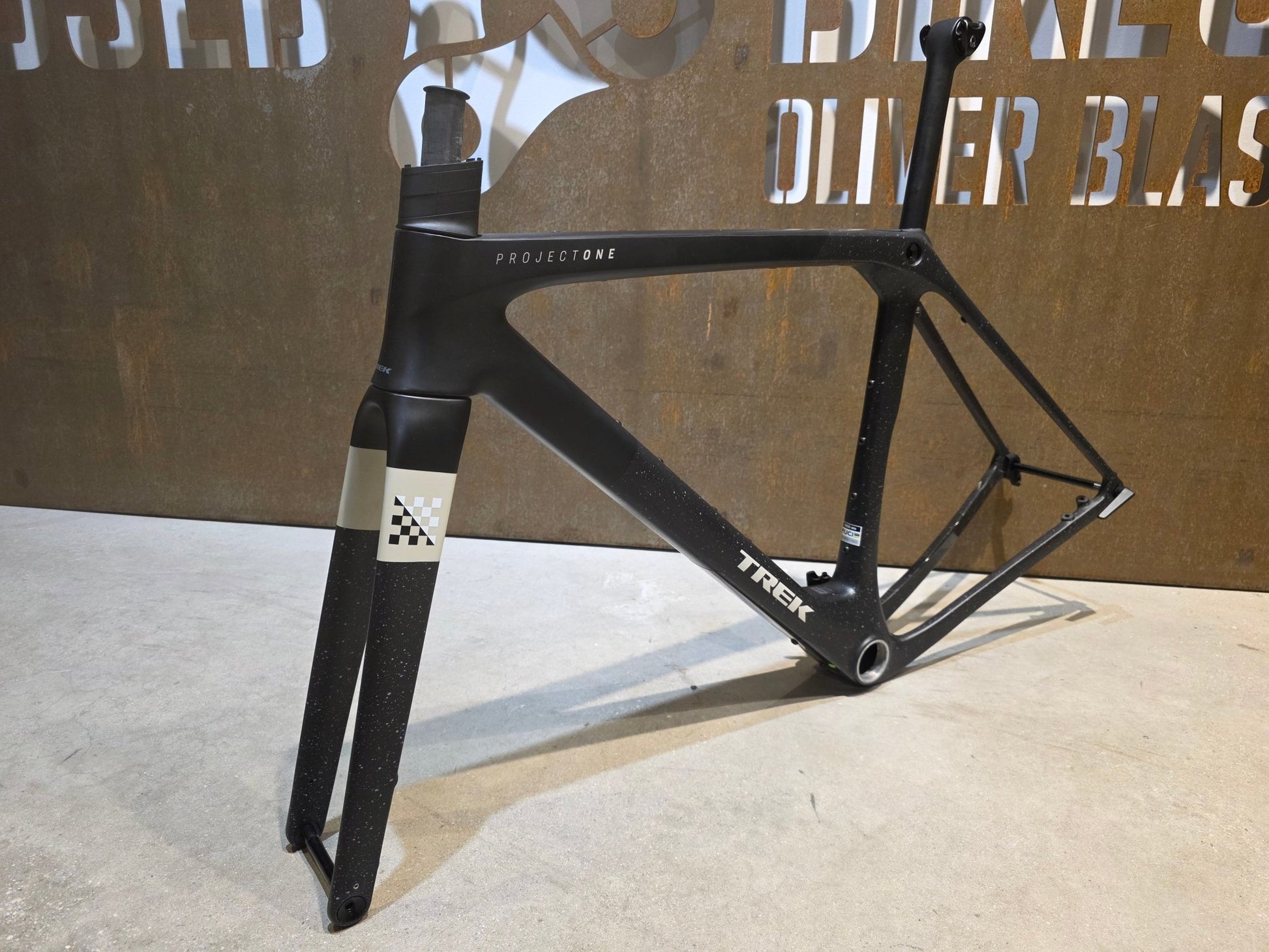 Gravel - /Cyclocrossrahmen von Trek, TREK CHECKMATE SLR RAHMENSET / M vor USEDBIKES - OB.DE Hintergrund