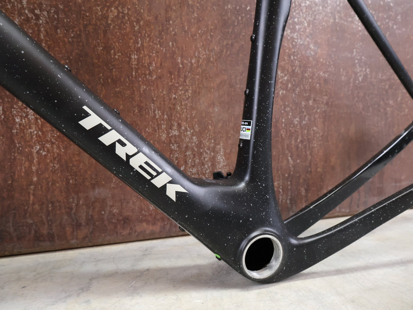 Gravel - /Cyclocrossrahmen von Trek, TREK CHECKMATE SLR RAHMENSET / M vor USEDBIKES - OB.DE Hintergrund