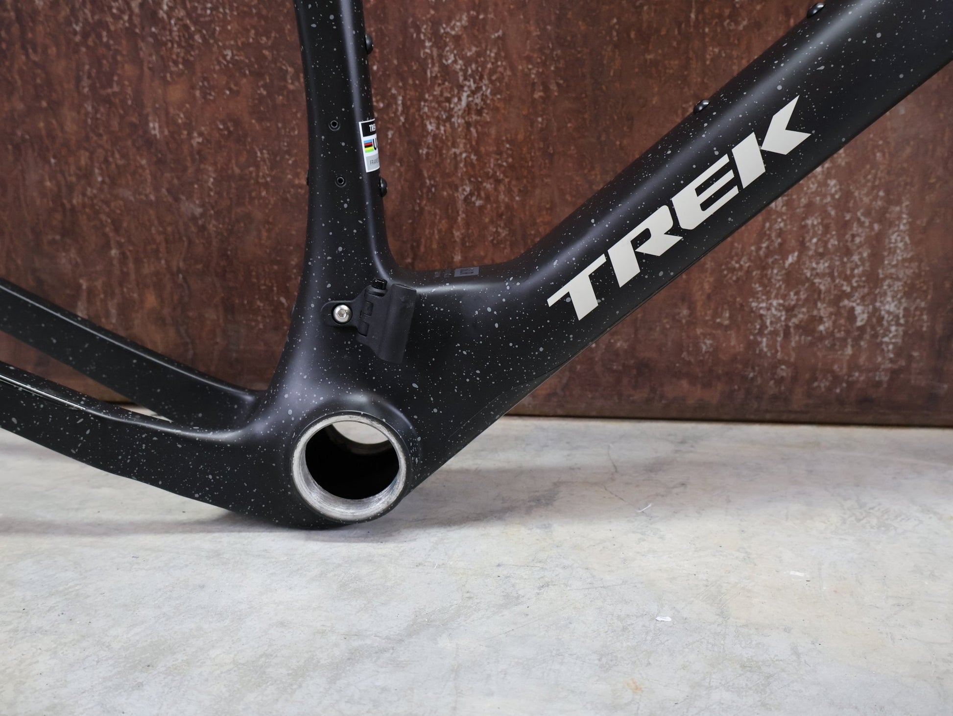 Gravel - /Cyclocrossrahmen von Trek, TREK CHECKMATE SLR RAHMENSET / M vor USEDBIKES - OB.DE Hintergrund