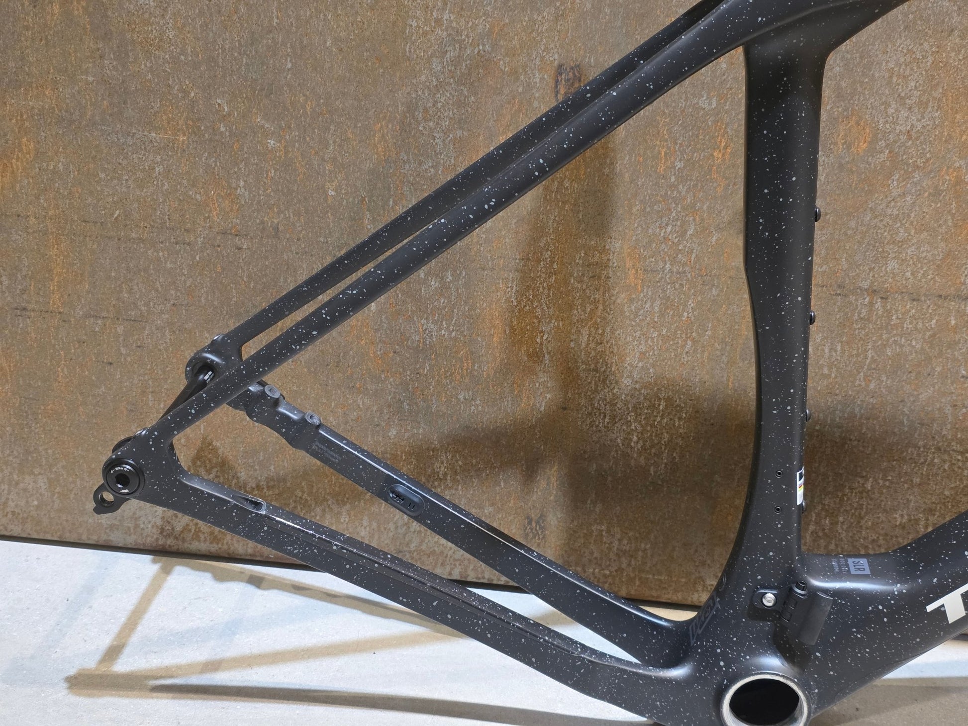 Gravel - /Cyclocrossrahmen von Trek, TREK CHECKMATE SLR RAHMENSET / M vor USEDBIKES - OB.DE Hintergrund