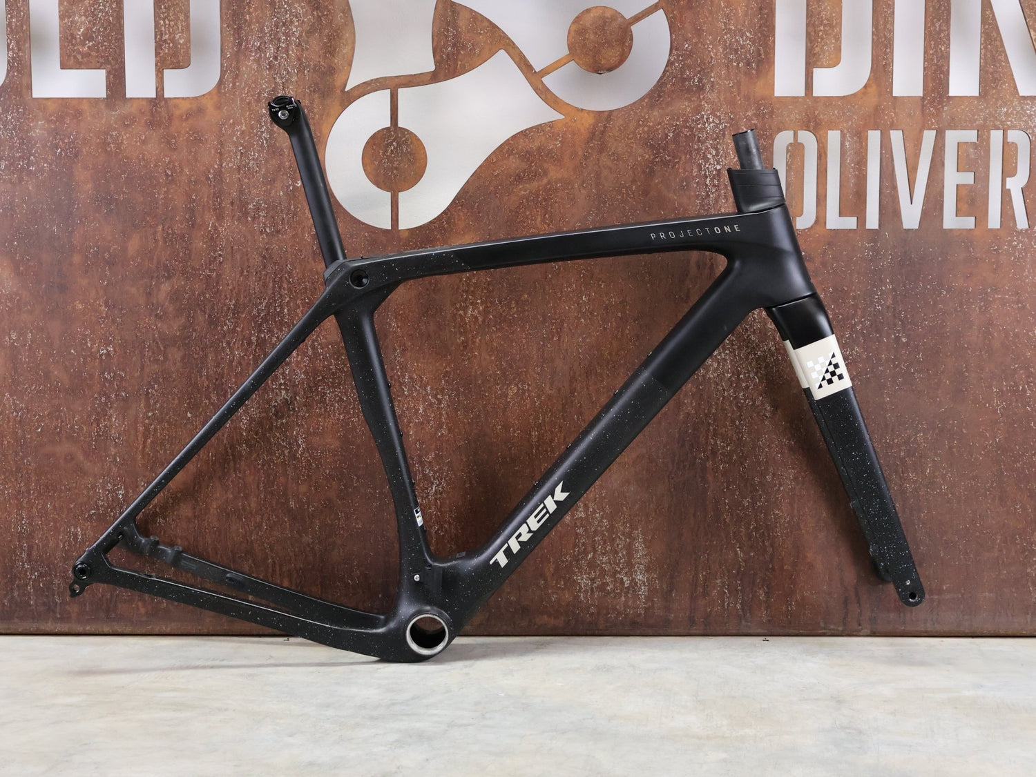 Gravel - /Cyclocrossrahmen von Trek, TREK CHECKMATE SLR RAHMENSET / M vor USEDBIKES - OB.DE Hintergrund