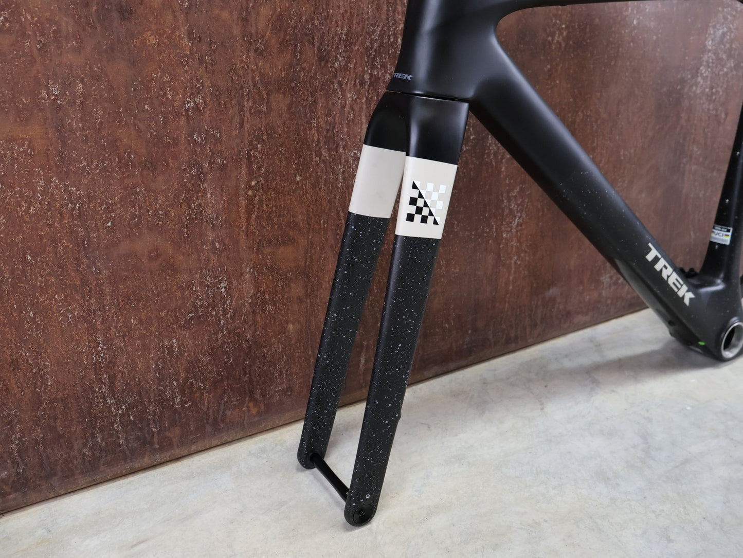 Gravel - /Cyclocrossrahmen von Trek, TREK CHECKMATE SLR RAHMENSET / M vor USEDBIKES - OB.DE Hintergrund