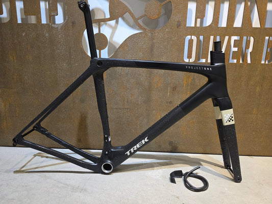 Gravel - /Cyclocrossrahmen von Trek, TREK CHECKMATE SLR RAHMENSET / M/L in variant_title vor USEDBIKES - OB.DE Hintergrund