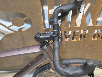 Gravel/Cyclocross von Trek, TREK CHECKPOINT ALR 5 GEN 3 / BRONZE AGE / M/L vor USEDBIKES - OB.DE Hintergrund