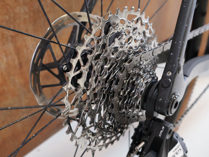Gravel/Cyclocross von Trek, TREK CHECKPOINT SL 5 AXS GEN 3 / GRÖSSE M/L / OCLV CARBON / APEX AXS vor USEDBIKES - OB.DE Hintergrund