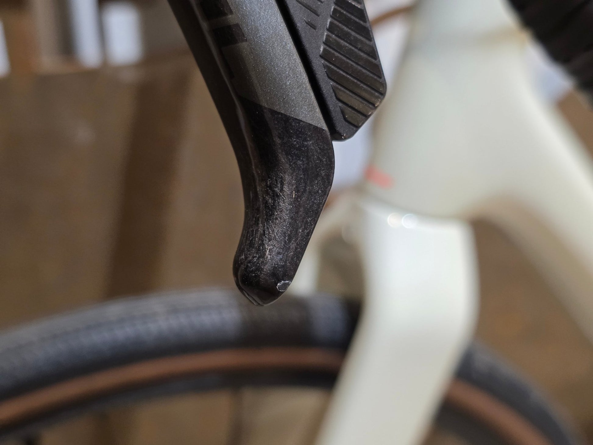 Gravel/Cyclocross von Trek, TREK CHECKPOINT SL 6 AXS GEN 3 / ERA WHITE / M/L vor USEDBIKES - OB.DE Hintergrund