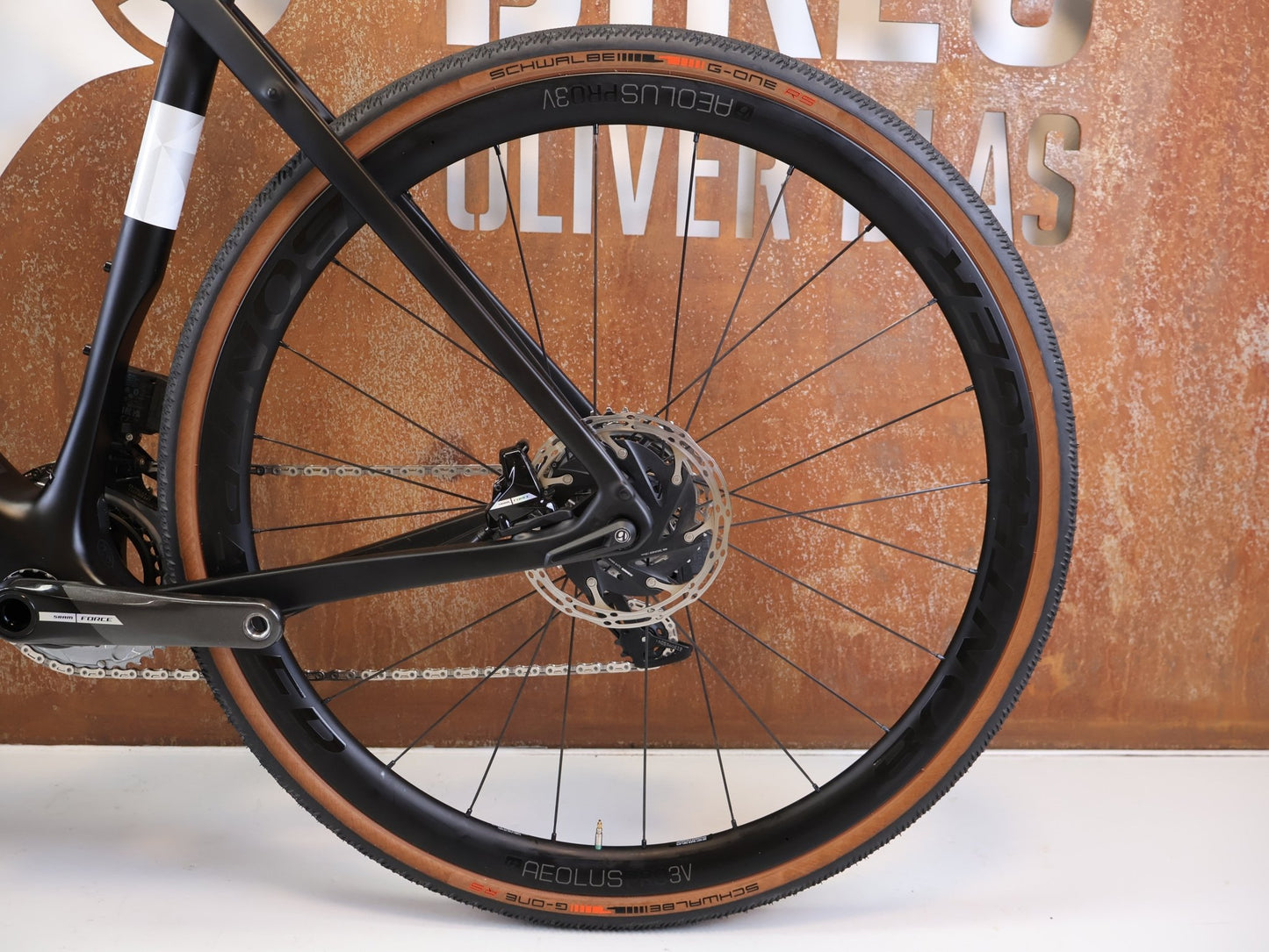 Gravel/Cyclocross von Trek, TREK CHECKPOINT SL 7 AXS GEN 2 / 54 CM 2X12 CUSTOM vor USEDBIKES-OB.DE Hintergrund