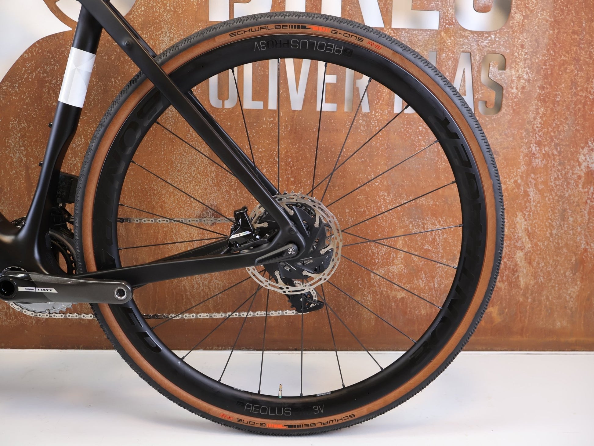 Gravel/Cyclocross von Trek, TREK CHECKPOINT SL 7 AXS GEN 2 / 54 CM 2X12 CUSTOM vor USEDBIKES-OB.DE Hintergrund