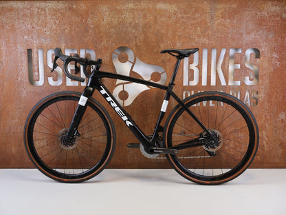 Gravel/Cyclocross von Trek, TREK CHECKPOINT SL 7 AXS GEN 2 / 54 CM 2X12 CUSTOM vor USEDBIKES-OB.DE Hintergrund