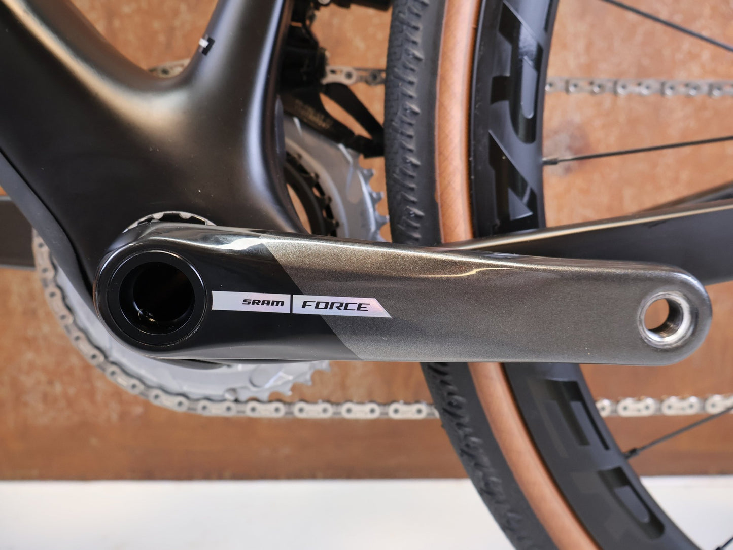 Gravel/Cyclocross von Trek, TREK CHECKPOINT SL 7 AXS GEN 2 / 54 CM 2X12 CUSTOM vor USEDBIKES-OB.DE Hintergrund