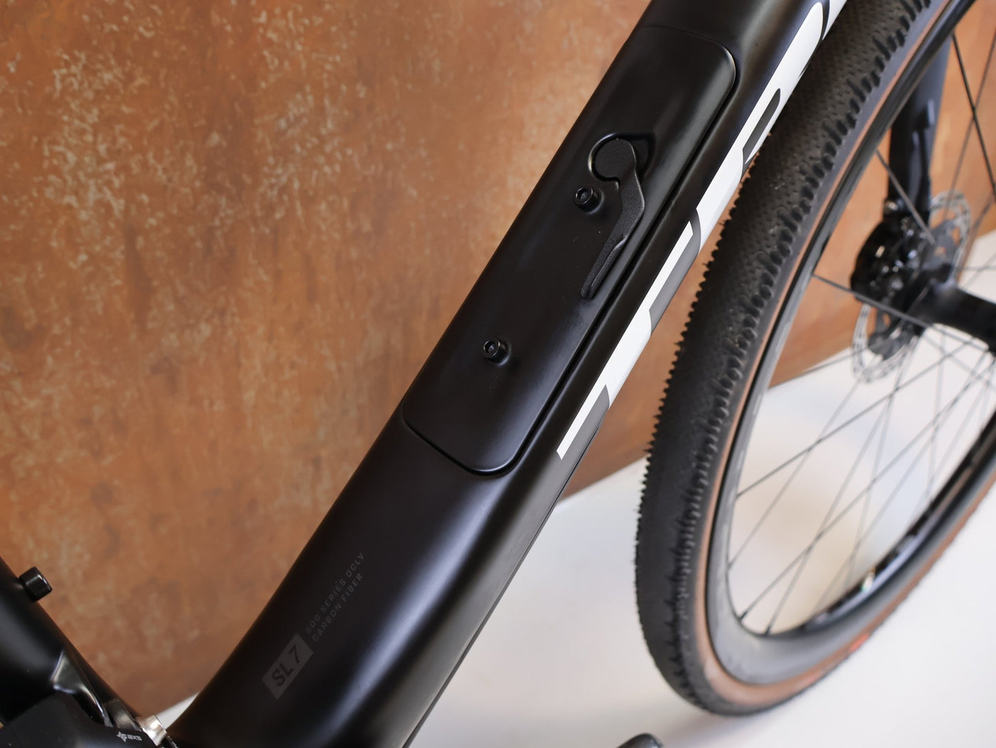 Gravel/Cyclocross von Trek, TREK CHECKPOINT SL 7 AXS GEN 2 / 54 CM 2X12 CUSTOM vor USEDBIKES-OB.DE Hintergrund