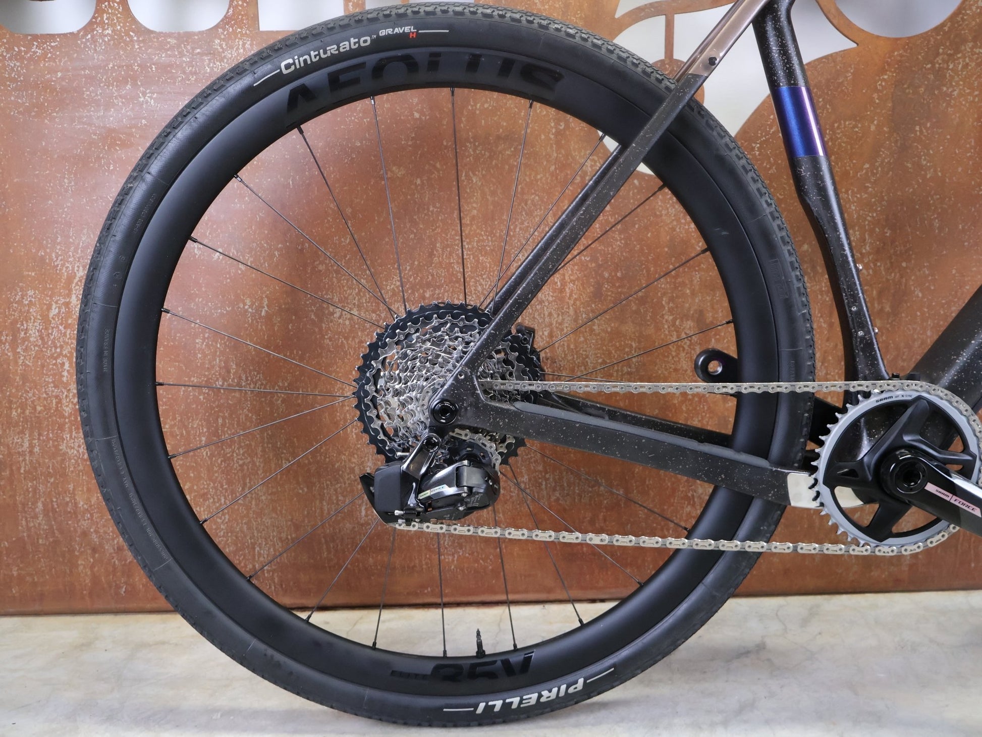 Gravel/Cyclocross von Trek, TREK CHECKPOINT SL 7 AXS GEN 3 / BRONZE AGE / M vor USEDBIKES - OB.DE Hintergrund