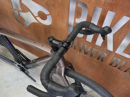 Gravel/Cyclocross von Trek, TREK CHECKPOINT SL 7 AXS GEN 3 / BRONZE AGE / M vor USEDBIKES - OB.DE Hintergrund