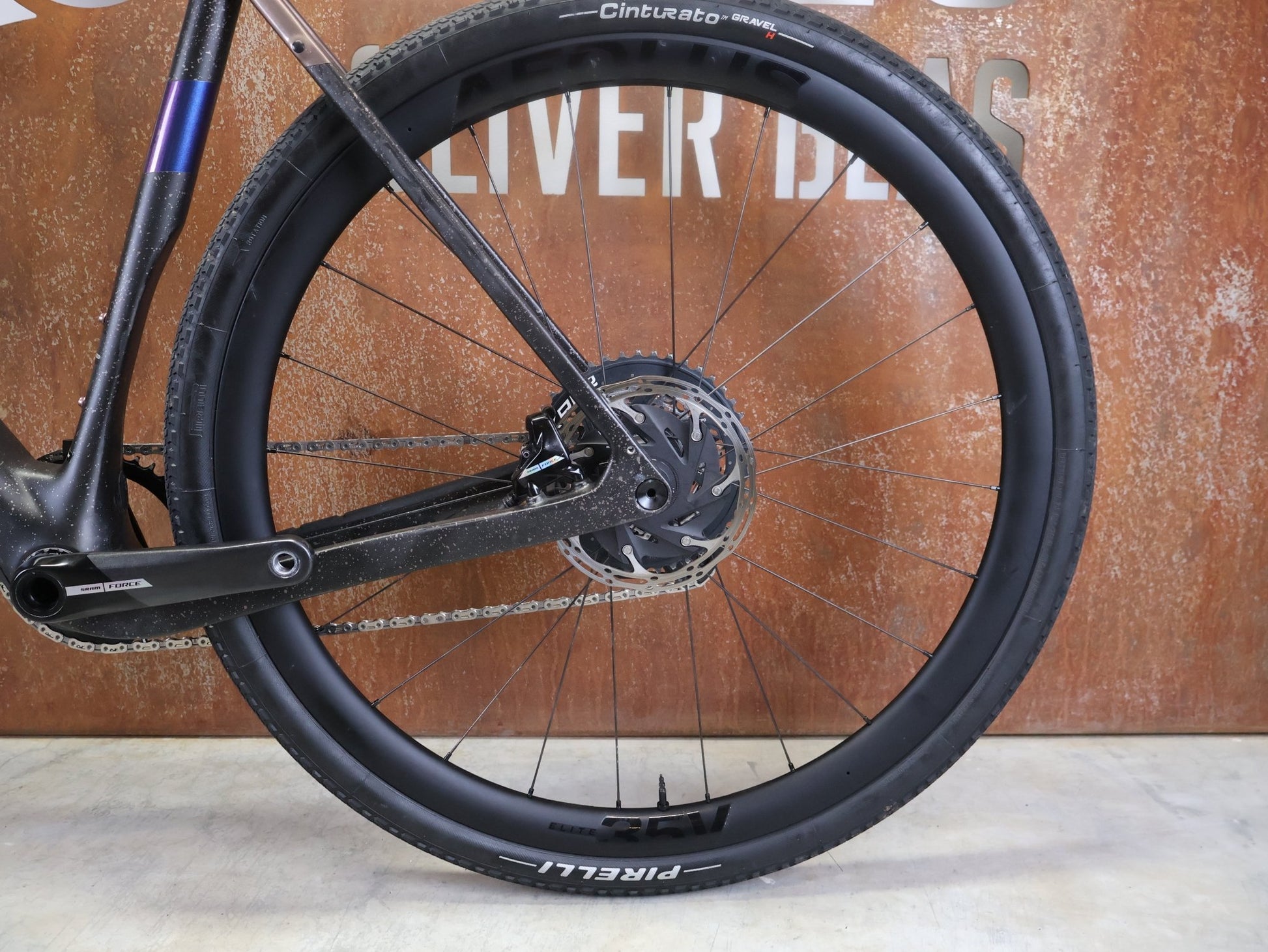 Gravel/Cyclocross von Trek, TREK CHECKPOINT SL 7 AXS GEN 3 / BRONZE AGE / M vor USEDBIKES - OB.DE Hintergrund