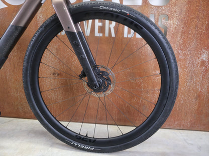 Gravel/Cyclocross von Trek, TREK CHECKPOINT SL 7 AXS GEN 3 / BRONZE AGE / M vor USEDBIKES - OB.DE Hintergrund