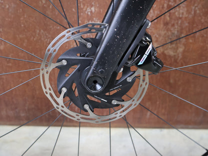 Gravel/Cyclocross von Trek, TREK CHECKPOINT SL 7 AXS GEN 3 / BRONZE AGE / M/L vor USEDBIKES - OB.DE Hintergrund