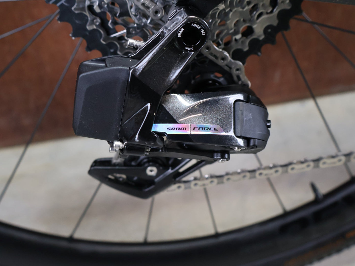 Gravel/Cyclocross von Trek, TREK CHECKPOINT SL 7 AXS GEN 3 / BRONZE AGE / M/L vor USEDBIKES - OB.DE Hintergrund