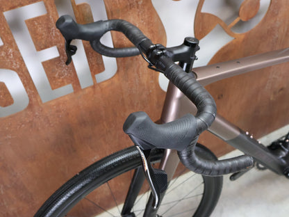 Gravel/Cyclocross von Trek, TREK CHECKPOINT SL 7 AXS GEN 3 / BRONZE AGE / M/L vor USEDBIKES - OB.DE Hintergrund