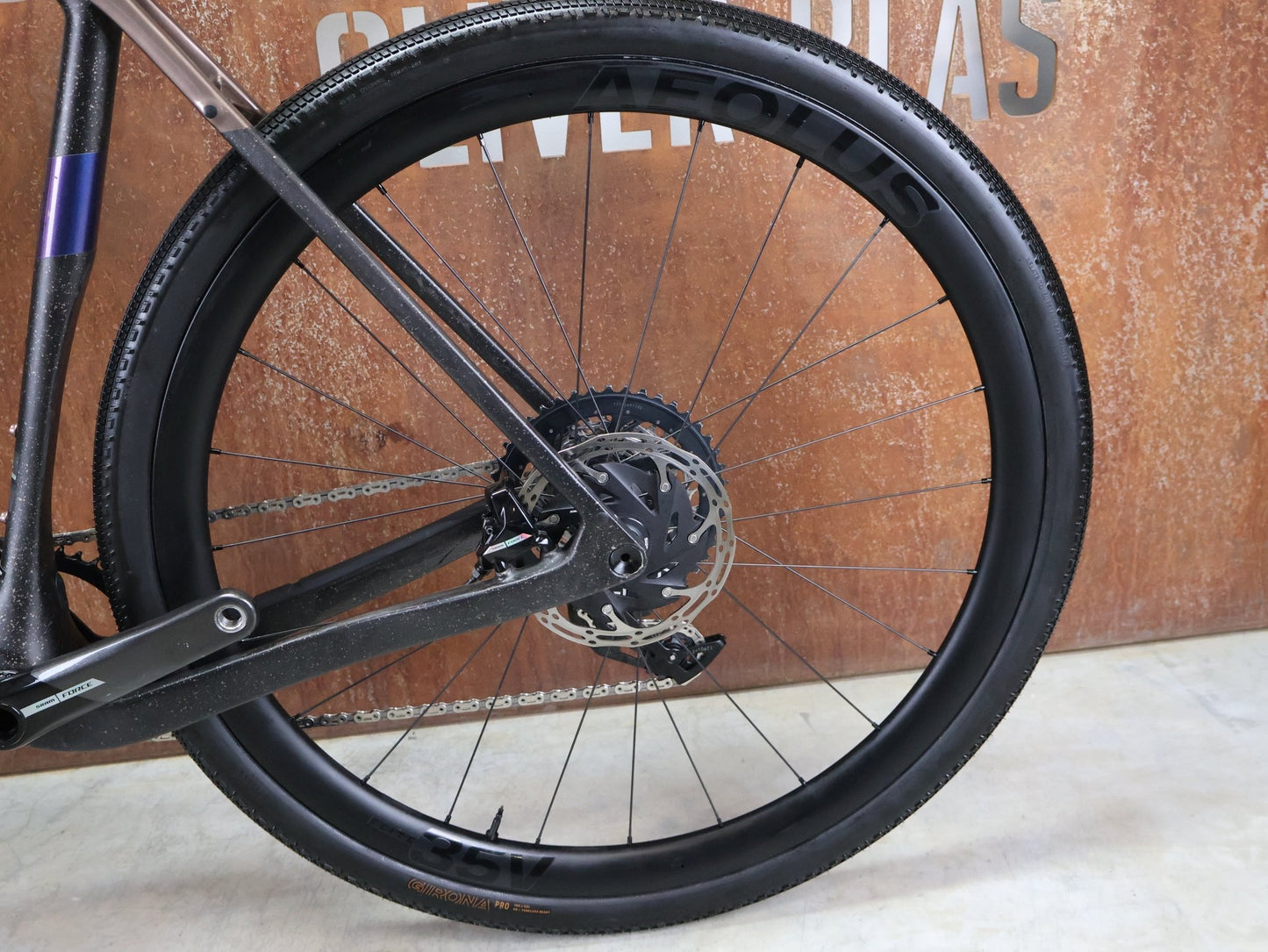 Gravel/Cyclocross von Trek, TREK CHECKPOINT SL 7 AXS GEN 3 / BRONZE AGE / M/L vor USEDBIKES - OB.DE Hintergrund