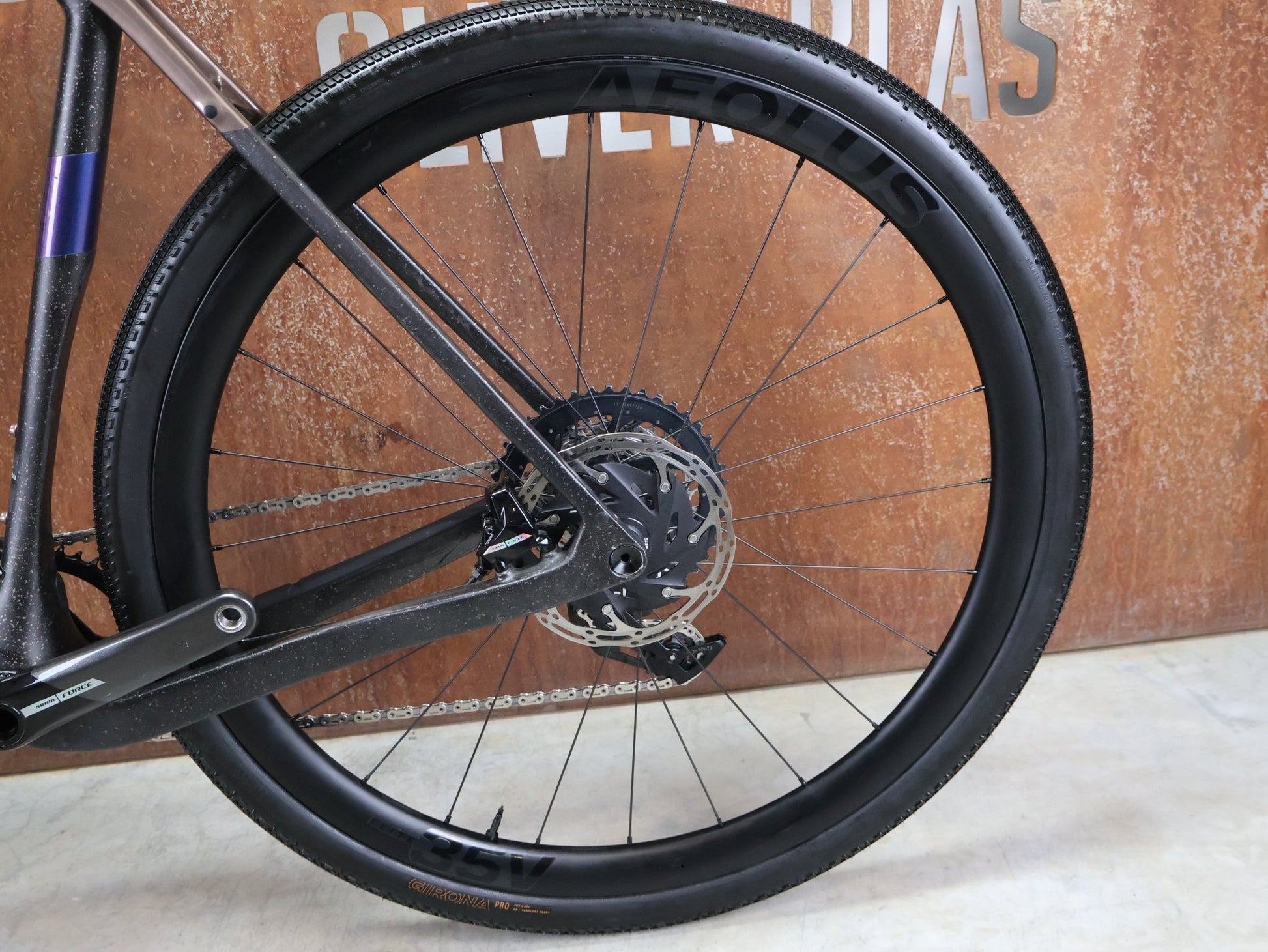 Gravel/Cyclocross von Trek, TREK CHECKPOINT SL 7 AXS GEN 3 / BRONZE AGE / M/L vor USEDBIKES - OB.DE Hintergrund