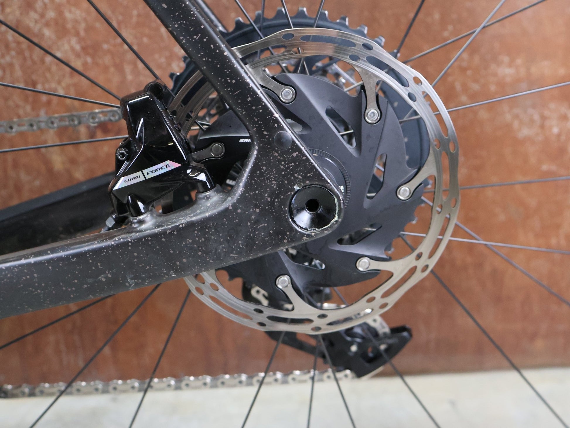 Gravel/Cyclocross von Trek, TREK CHECKPOINT SL 7 AXS GEN 3 / BRONZE AGE / M/L vor USEDBIKES - OB.DE Hintergrund