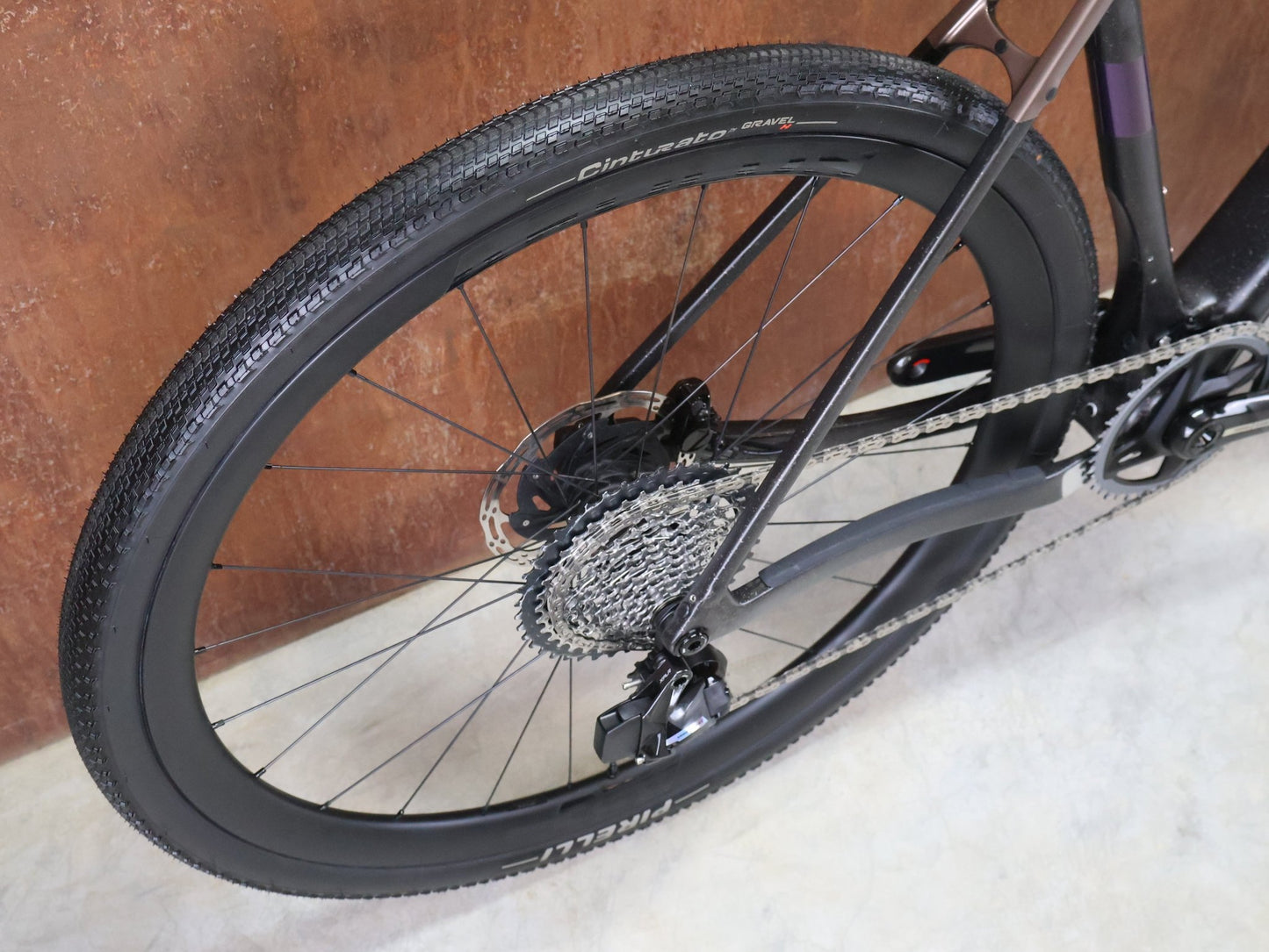 Gravel/Cyclocross von Trek, TREK CHECKPOINT SL 7 AXS GEN 3 / BRONZE AGE / S vor USEDBIKES - OB.DE Hintergrund