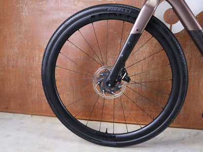 Gravel/Cyclocross von Trek, TREK CHECKPOINT SL 7 AXS GEN 3 / BRONZE AGE / S vor USEDBIKES - OB.DE Hintergrund