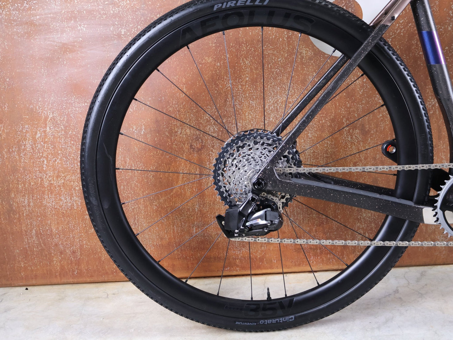 Gravel/Cyclocross von Trek, TREK CHECKPOINT SL 7 AXS GEN 3 / BRONZE AGE / S vor USEDBIKES - OB.DE Hintergrund