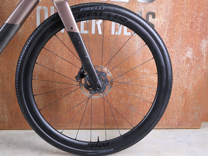 Gravel/Cyclocross von Trek, TREK CHECKPOINT SL 7 AXS GEN 3 / BRONZE AGE / S vor USEDBIKES - OB.DE Hintergrund