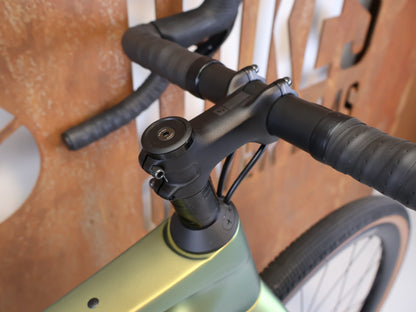 Gravel/Cyclocross von Trek, TREK CHECKPOINT SL 7 AXS GEN 3 / GRÖSSE M / OCLV CARBON / SRAM FORCE E1 vor USEDBIKES-OB.DE Hintergrund