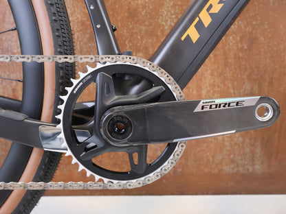 Gravel/Cyclocross von Trek, TREK CHECKPOINT SL 7 AXS GEN 3 / GRÖSSE M / OCLV CARBON / SRAM FORCE E1 vor USEDBIKES-OB.DE Hintergrund