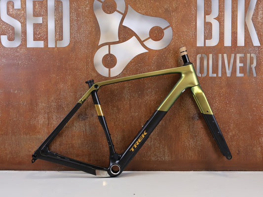 Gravel-/Cyclocrossrahmen von Trek, TREK CHECKPOINT SL RAHMENSET GEN 3 CAMO GREEN / M vor USEDBIKES-OB.DE Hintergrund