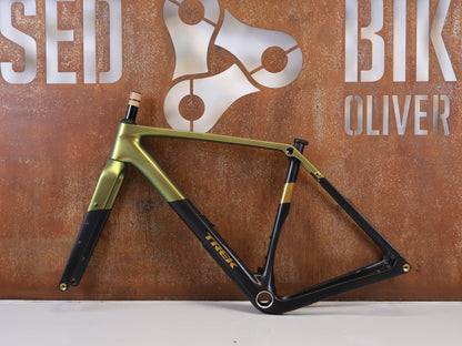 Gravel-/Cyclocrossrahmen von Trek, TREK CHECKPOINT SL RAHMENSET GEN 3 CAMO GREEN / M vor USEDBIKES-OB.DE Hintergrund