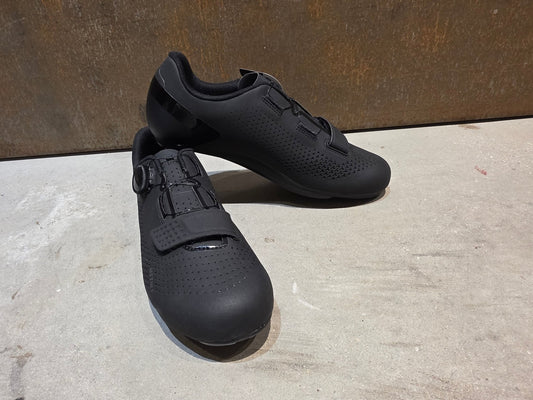 RR - Herrenschuhe von Trek, TREK CIRCUIT RENNRADSCHUH / BLACK vor USEDBIKES - OB.DE Hintergrund