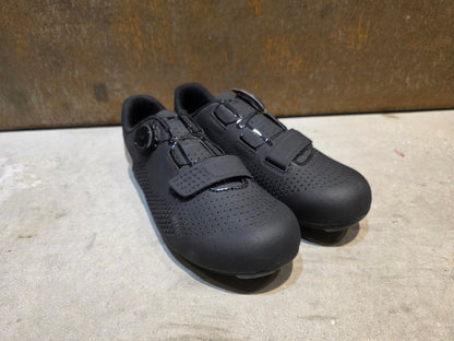 RR - Herrenschuhe von Trek, TREK CIRCUIT RENNRADSCHUH / BLACK vor USEDBIKES - OB.DE Hintergrund