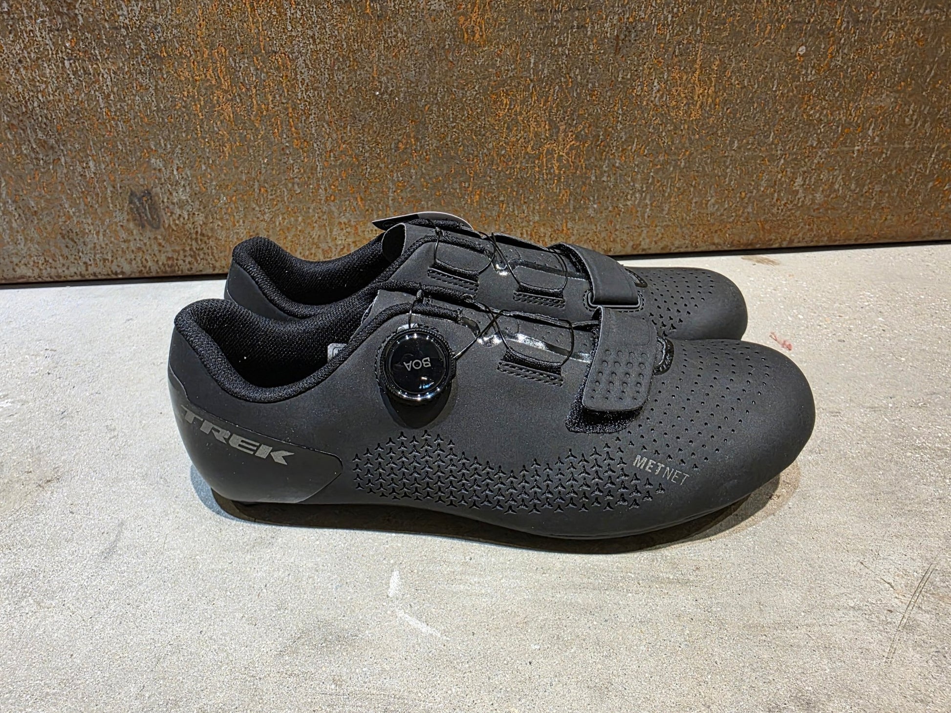 RR - Herrenschuhe von Trek, TREK CIRCUIT RENNRADSCHUH / BLACK vor USEDBIKES - OB.DE Hintergrund