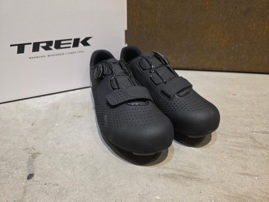 RR - Herrenschuhe von Trek, TREK CIRCUIT RENNRADSCHUH / BLACK vor USEDBIKES - OB.DE Hintergrund
