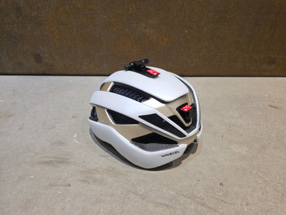 Helme von Trek, TREK CIRCUIT WAVECEL FAHRRADHELM / CRYSTAL WHITE SUPERNOVA vor USEDBIKES - OB.DE Hintergrund