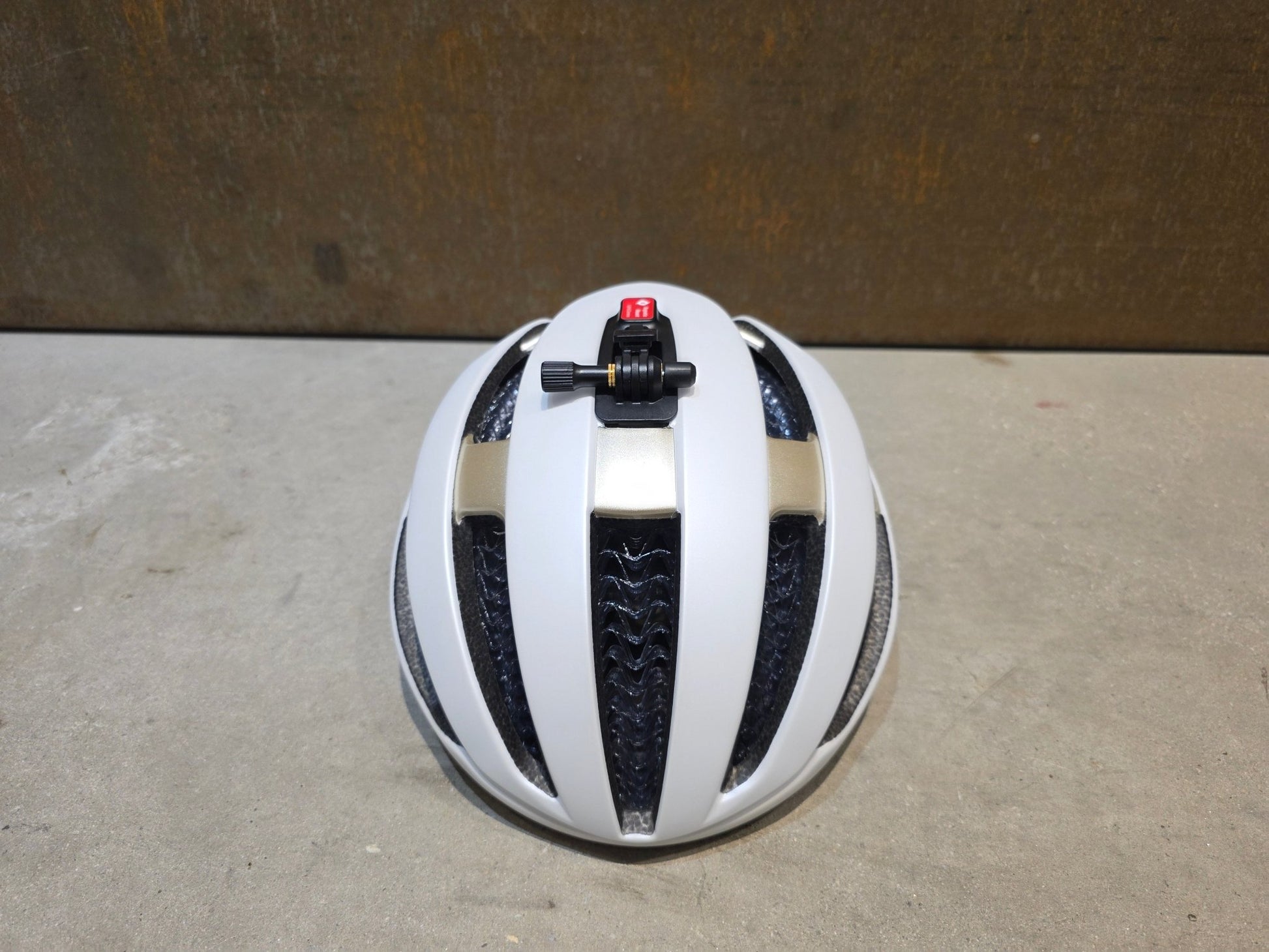 Helme von Trek, TREK CIRCUIT WAVECEL FAHRRADHELM / CRYSTAL WHITE SUPERNOVA vor USEDBIKES - OB.DE Hintergrund