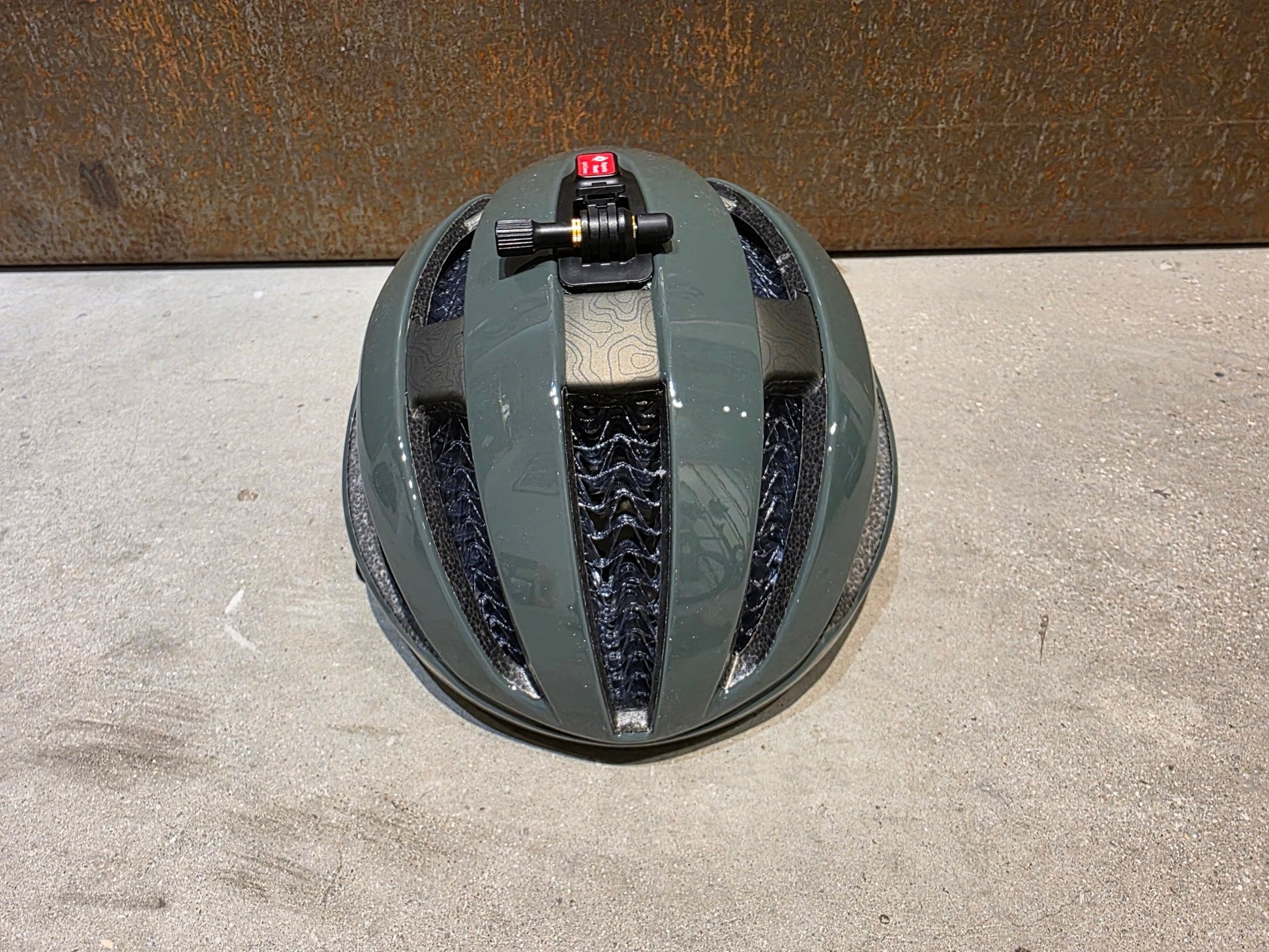 Helme von Trek, TREK CIRCUIT WAVECEL FAHRRADHELM / KESWICK vor USEDBIKES - OB.DE Hintergrund