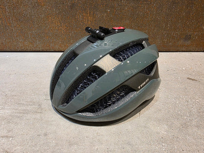 Helme von Trek, TREK CIRCUIT WAVECEL FAHRRADHELM / KESWICK vor USEDBIKES - OB.DE Hintergrund