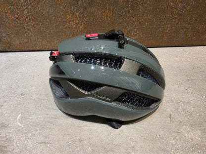 Helme von Trek, TREK CIRCUIT WAVECEL FAHRRADHELM / KESWICK vor USEDBIKES - OB.DE Hintergrund
