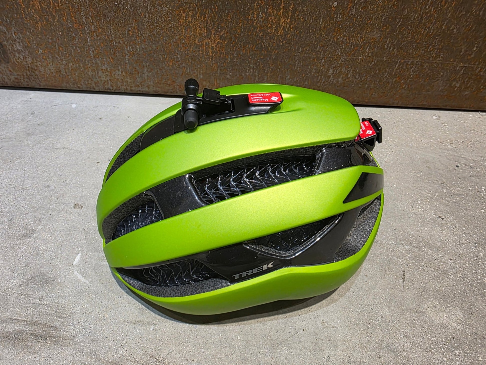 Helme von Trek, TREK CIRCUIT WAVECEL FAHRRADHELM / POWER SURGE vor USEDBIKES - OB.DE Hintergrund